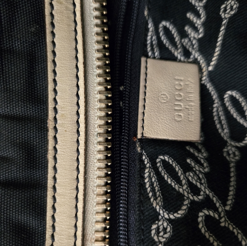 Authentic Gucci casual bag - Picture 2 of 3